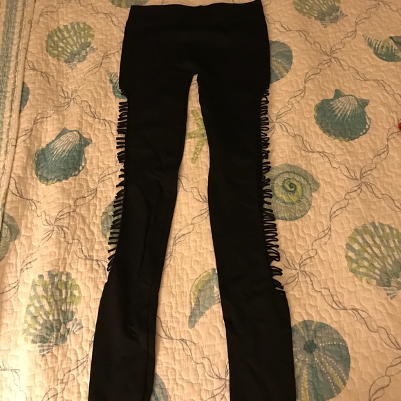 Prince of thieves black side ripped leggings - Picture 2 of 7